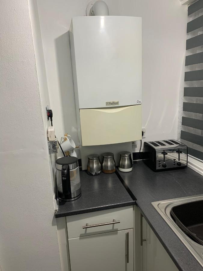 2 Bed 1St Floor Apartment-Own Entrance & Parking Portsmouth Exterior foto