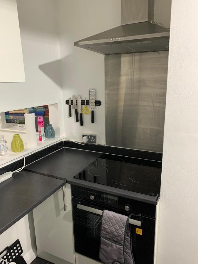 2 Bed 1St Floor Apartment-Own Entrance & Parking Portsmouth Exterior foto